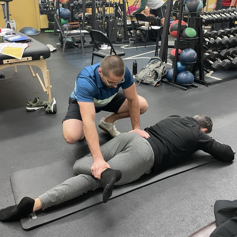 Prone leg assessment - identifying pelvic rotation